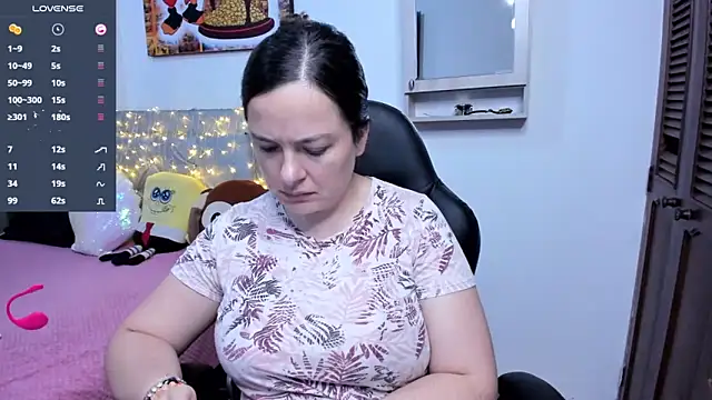 angelaagomez online show from November 18, 6:55 pm