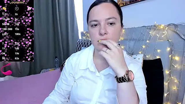 angelaagomez online show from April 13, 6:01 pm