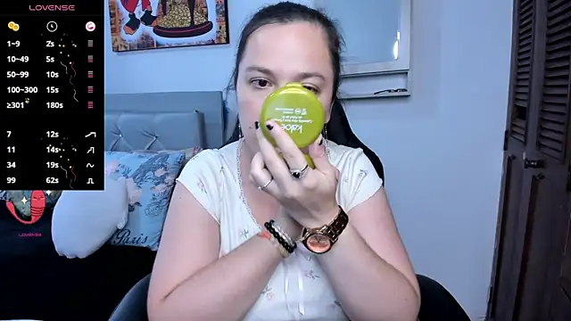 Snapshot of angelaagomez chatting on June 21, 10:15 pm angelaagomez online show from June 21, 10:15 pm