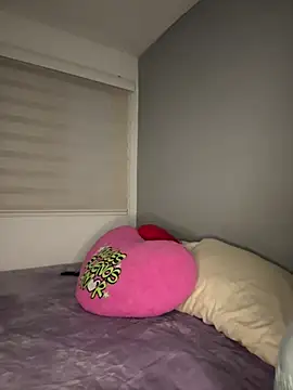 Snapshot of Sammy_pink chatting on May 22, 12:41 am Sammy pink online show from May 22, 12:41 am