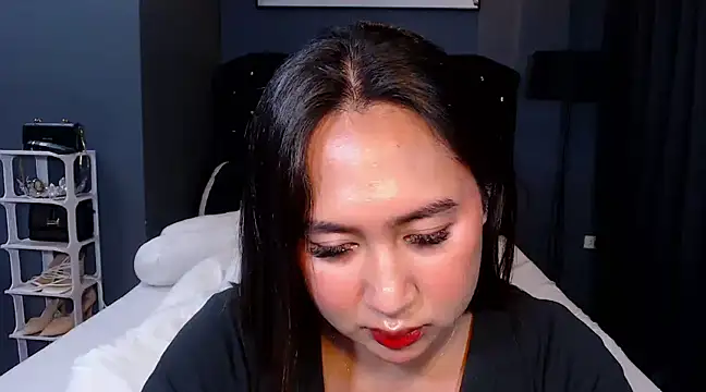 HOTTESTCANDYTS online show from March 6, 1:05 am