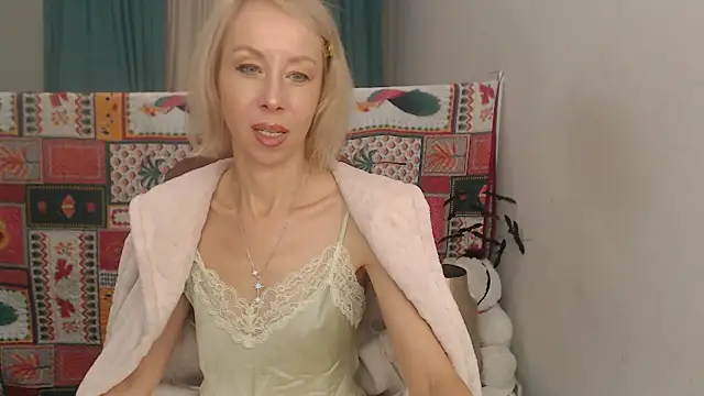 LuxuryNika online show from November 5, 2:09 pm