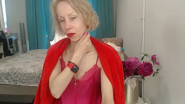 Snapshot of LuxuryNika chatting on June 2, 1:55 pm LuxuryNika online show from June 2, 1:55 pm