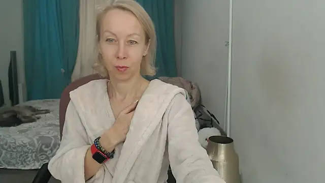 LuxuryNika online show from November 7, 10:42 am