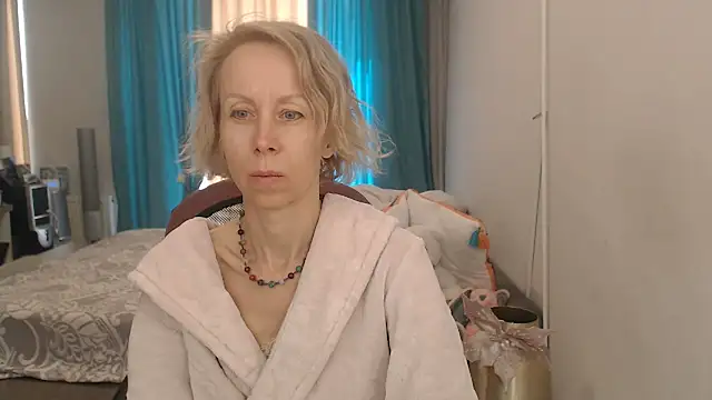 Snapshot of LuxuryNika chatting on May 28, 11:16 am LuxuryNika online show from May 28, 11:16 am
