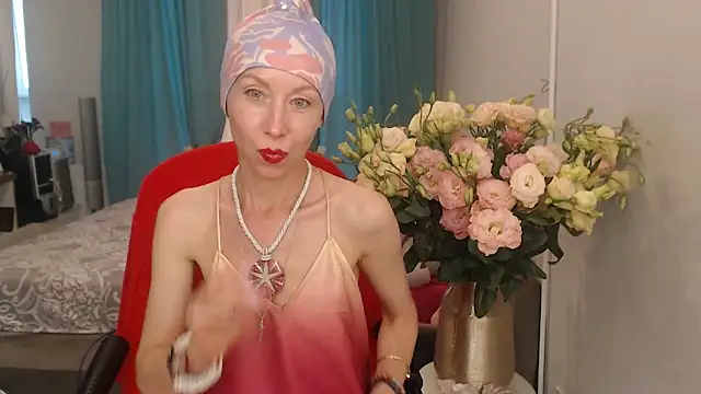 Snapshot of LuxuryNika chatting on July 18, 3:20 pm LuxuryNika online show from July 18, 3:20 pm