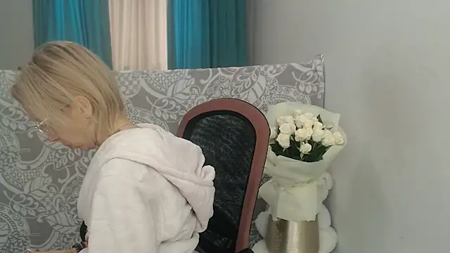 LuxuryNika online show from November 28, 9:20 am