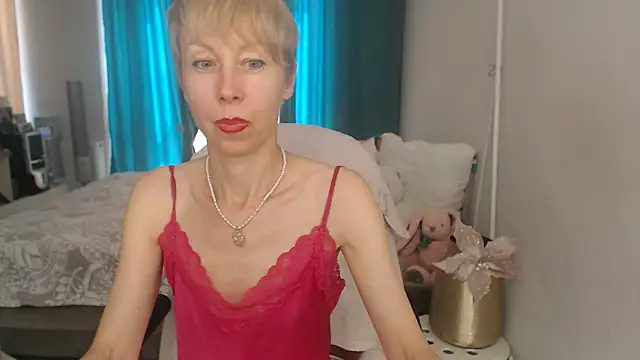 Snapshot of LuxuryNika chatting on June 28, 9:37 am LuxuryNika online show from June 28, 9:37 am
