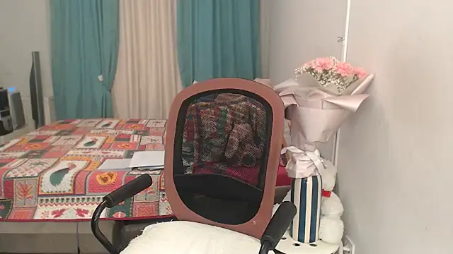 Snapshot of LuxuryNika chatting on October 3, 2:51 pm LuxuryNika online show from October 3, 2:51 pm