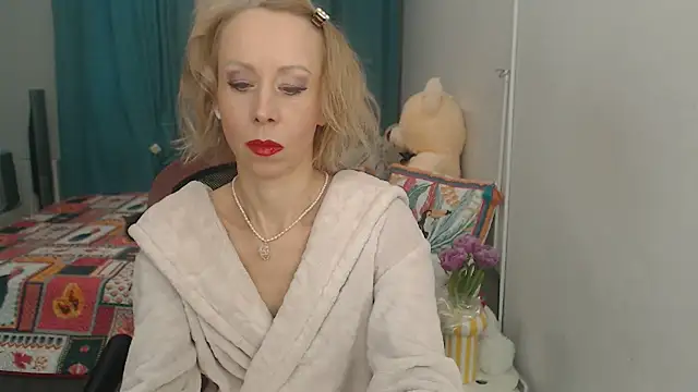 Snapshot of LuxuryNika chatting on February 17, 3:00 pm LuxuryNika online show from February 17, 3:00 pm