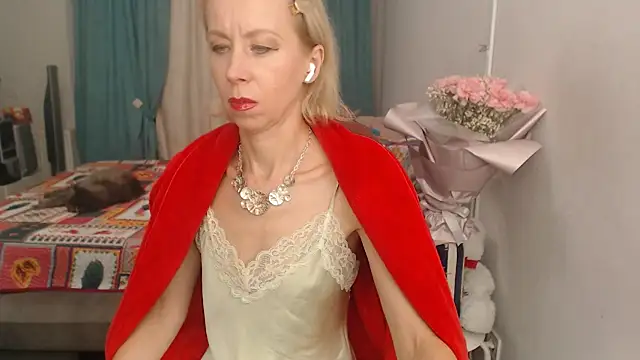 Snapshot of LuxuryNika chatting on October 10, 2:40 pm LuxuryNika online show from October 10, 2:40 pm