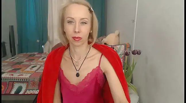 Snapshot of LuxuryNika chatting on March 18, 2:39 pm LuxuryNika online show from March 18, 2:39 pm