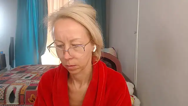 Snapshot of LuxuryNika chatting on September 15, 7:53 am LuxuryNika online show from September 15, 7:53 am