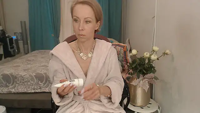 Snapshot of LuxuryNika chatting on May 12, 2:12 pm LuxuryNika online show from May 12, 2:12 pm