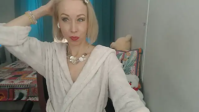 Snapshot of LuxuryNika chatting on March 22, 12:25 pm LuxuryNika online show from March 22, 12:25 pm
