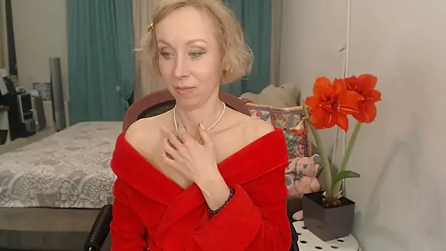 Snapshot of LuxuryNika chatting on April 18, 7:07 pm LuxuryNika online show from April 18, 7:07 pm
