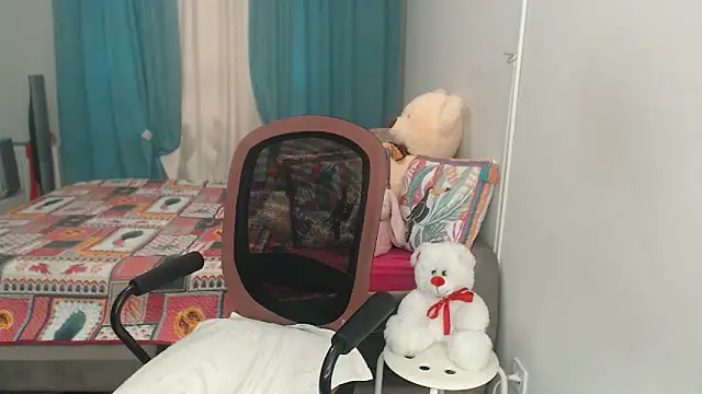 Snapshot of LuxuryNika chatting on March 8, 2:51 pm LuxuryNika online show from March 8, 2:51 pm
