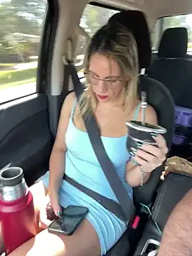 Gatitacarlita online show from March 14, 1:35 pm