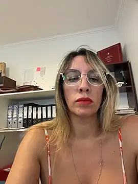 Gatitacarlita online show from March 25, 7:35 pm