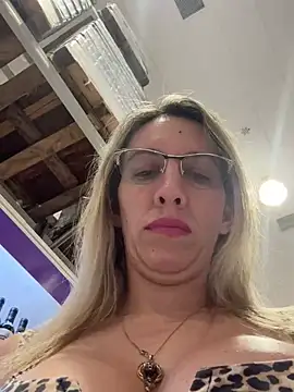 Gatitacarlita online show from January 6, 11:30 pm