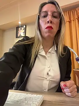 Gatitacarlita online show from April 29, 12:20 pm
