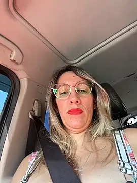 Gatitacarlita online show from April 6, 6:20 pm