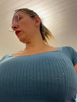 Gatitacarlita online show from May 7, 6:55 pm