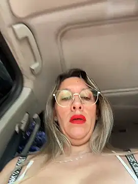 Gatitacarlita online show from April 4, 5:19 pm