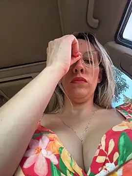 Gatitacarlita online show from May 1, 7:41 pm