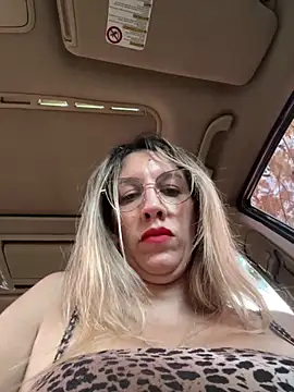 Gatitacarlita online show from April 3, 6:36 pm