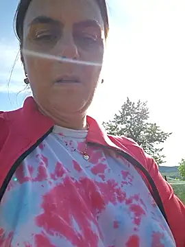 IsabelleCraft online show from May 11, 2:45 pm