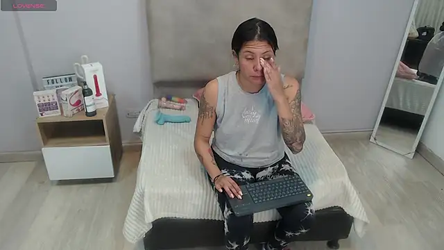 Snapshot of valevicious chatting on November 22, 1:32 pm valevicious online show from November 22, 1:32 pm