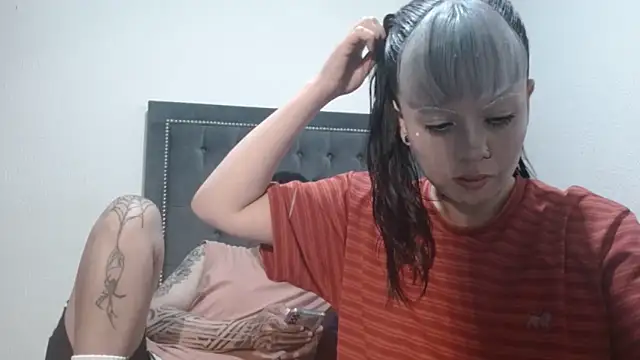 dulce maria x online show from April 4, 7:15 am