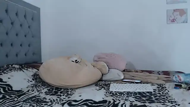 dulce maria x online show from September 18, 6:33 pm