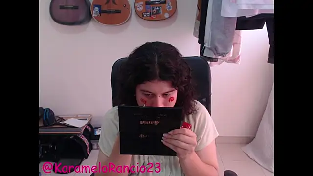 Snapshot of Smoke_trip_Alicia chatting on March 7, 1:07 pm Smoke trip Alicia online show from March 7, 1:07 pm