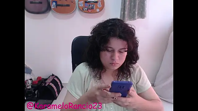 Snapshot of Smoke_trip_Alicia chatting on February 9, 12:41 pm Smoke trip Alicia online show from February 9, 12:41 pm
