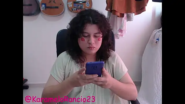 Snapshot of Smoke_trip_Alicia chatting on March 8, 3:24 pm Smoke trip Alicia online show from March 8, 3:24 pm