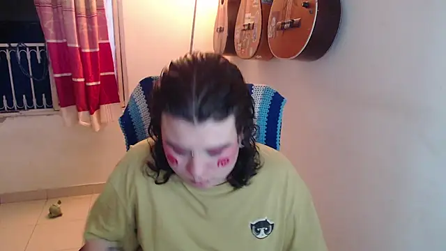Snapshot of Smoke_trip_Alicia chatting on October 18, 3:52 am Smoke trip Alicia online show from October 18, 3:52 am