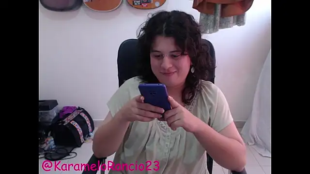 Snapshot of Smoke_trip_Alicia chatting on February 23, 1:32 pm Smoke trip Alicia online show from February 23, 1:32 pm