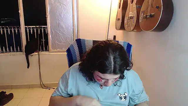 Snapshot of Smoke_trip_Alicia chatting on October 15, 4:44 am Smoke trip Alicia online show from October 15, 4:44 am