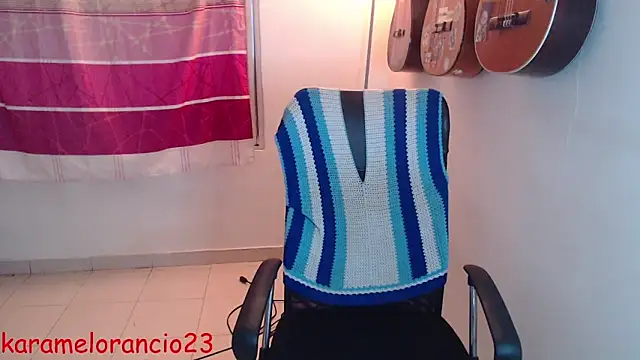 Snapshot of Smoke_trip_Alicia chatting on October 8, 4:47 am Smoke trip Alicia online show from October 8, 4:47 am