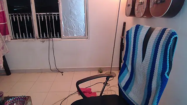 Snapshot of Smoke_trip_Alicia chatting on October 14, 3:29 am Smoke trip Alicia online show from October 14, 3:29 am