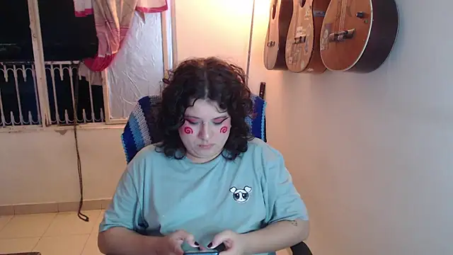 Snapshot of Smoke_trip_Alicia chatting on October 16, 3:48 am Smoke trip Alicia online show from October 16, 3:48 am