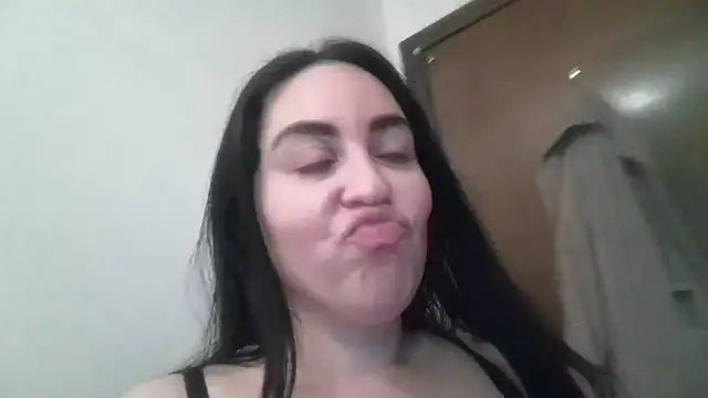 Snapshot of WetFlower69 chatting on July 14, 1:05 am WetFlower69 online show from July 14, 1:05 am