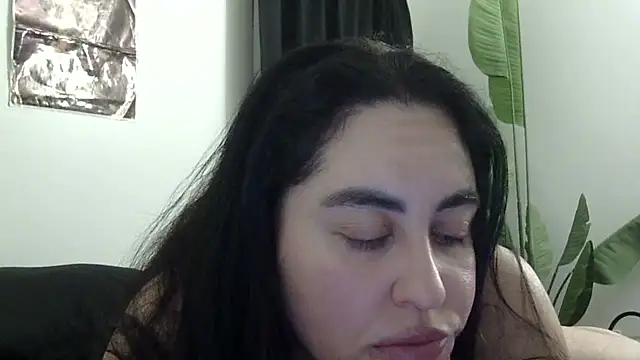 Snapshot of WetFlower69 chatting on June 5, 1:54 am WetFlower69 online show from June 5, 1:54 am