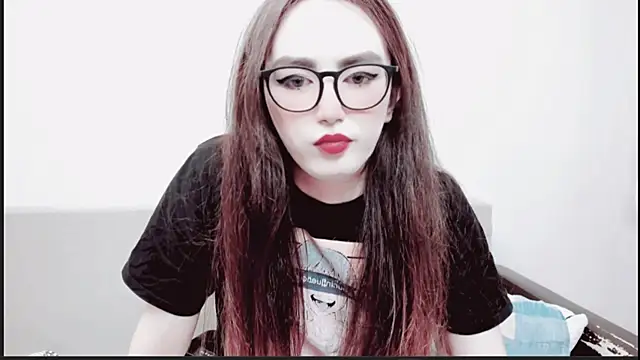 Snapshot of MinniMaksy chatting on March 4, 9:54 pm MinniMaksy online show from March 4, 9:54 pm