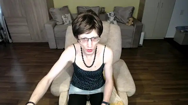 clementine online show from April 4, 8:10 am