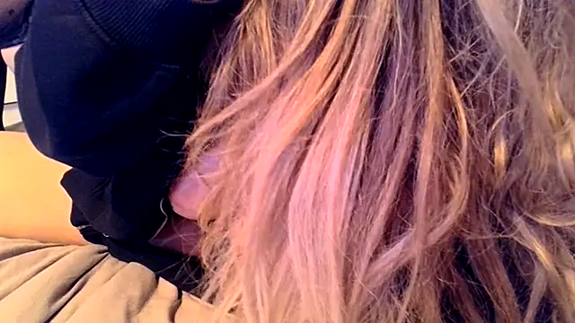 Snapshot of leadileo chatting on February 21, 7:10 am leadileo online show from February 21, 7:10 am