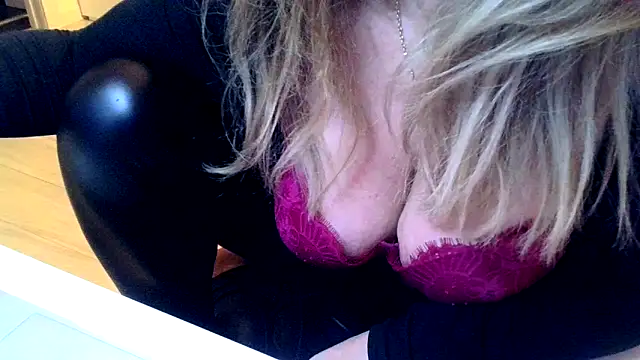 Snapshot of leadileo chatting on January 31, 7:12 pm leadileo online show from January 31, 7:12 pm