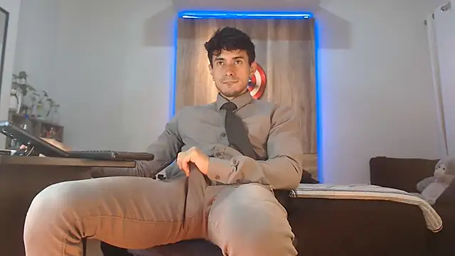 Andrew 4  online show from October 30, 1:04 am